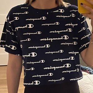 Navy cropped champion logo t shirt